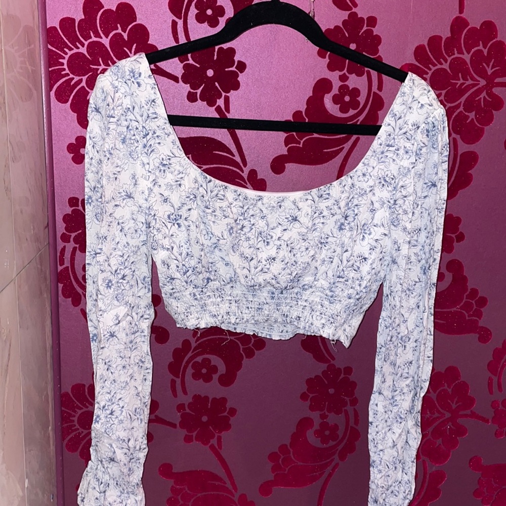 LELIS Collection Floral Cropped Long Sleeve Top